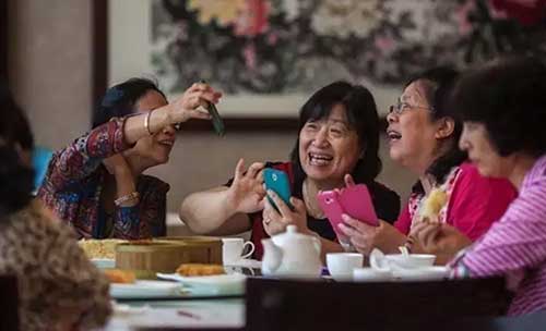 書報亭、早餐車，甚至垃圾桶都有二維碼“身份證”了。