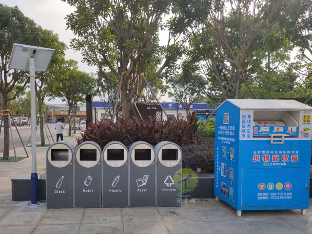 新款多分類(lèi)果皮箱垃圾分類(lèi)收集容器太陽(yáng)能供電，智能滿溢功能通過(guò)平臺(tái)遠(yuǎn)程終端提醒